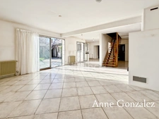 OLIVET SUD, à vendre grande Maison familiale de 240m2 édifiée sur un jardin de 1100 m2 et garage double attenant
