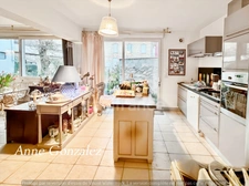 ORLEANS Centre ville, rare à vendre ensemble immobilier de 350m2 dont un appartement de 128m2, grenier de 220m2 à fort potentiel, jardin clos de 160m2, garage trois places et une grande cave