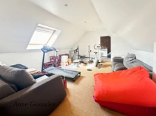 Saint Jean le Blanc, à 5 minutes d'Orleans dans un secteur privilégié et recherché à vendre grande maison familiale de 250 m2, 7 chambres, garage double, jardin clos avec piscine chauffée et abri 