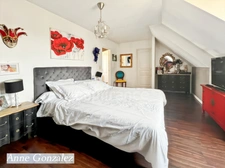 ORLEANS-SUD, for sale beautiful family home built on a beautiful enclosed and landscaped garden of 1150 m2 with swimming pool, pergola and outdoor bar