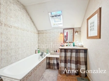 ORLEANS LA SOURCE, at the gateway to the Sologne region, for sale: family home with balcony, enclosed garden with no overlooking neighbors, garage + three parking spaces