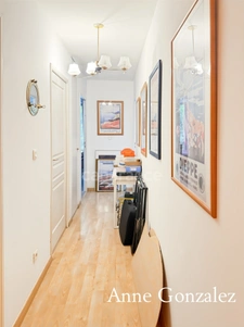 ORLEANS CENTRE derrière la médiathèque et proche de la gara à vendre el appartement T3 avec terrasse, jardin privatif clos et arboré et une place de parking sécurisé