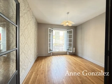 ORLEANS proche rue Royale, à vendre superbe Appartement T4 entièrment rénové dans belle petite copropriété avec peu de charges et aucun travaux à prévoir. 