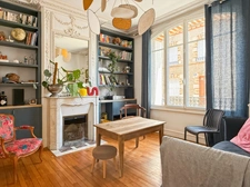 For sale in the Dauphine district, superb five-bedroom Bourgeois house, enclosed and wooded garden of 760m2 with recent swimming pool