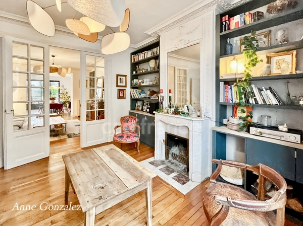 A vendre quartier Dauphine,  superbe Maison Bourgeoise cinq chambres, jardin clos et arboré de 570m2 avec piscine récente