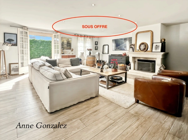 Saint Jean le Blanc, à 5 minutes d'Orleans dans un secteur privilégié et recherché à vendre grande maison familiale de 250 m2, 7 chambres, garage double, jardin clos avec piscine chauffée et abri 
