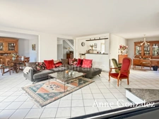 Saint Jean le Blanc, à 5 minutes d'Orleans dans un secteur privilégié etcherché à vendre grande maison familiale de 235 m2, 5 chambres, salle de jeux de 30 m2 garage double, jardin clos et abri 