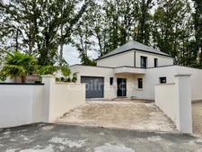 ORLEANS LA SOURCE, RARE à vendre Maison neuve, familiale et contemporaine T5 avec garage cave jardin de plus de 1200m2 