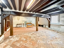 Ensemble immobilier à vendre centre bourg de la LA FERTE SAINT AUBIN : local comercial+appartement à rénover + dépendance + garage et deux places de parking