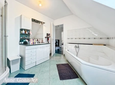 ORLEANS-SUD, for sale beautiful family home built on a beautiful enclosed and landscaped garden of 1150 m2 with swimming pool, pergola and outdoor bar