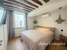 ORLEANS City center between historic center and Loire riverbanks, for sale superb renovated 4-room apartment with private interior patio