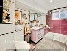 ORLEANS Centre ville, rare à vendre ensemble immobilier de 350m2 dont un appartement de 128m2, grenier de 220m2 à fort potentiel, jardin clos de 160m2, garage trois places et une grande cave