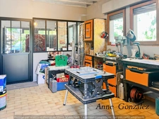 OLIVET, ten minutes from Orléans, in a quiet and privileged area, for sale large character house with enclosed and wooded garden of 1437 m2, swimming pool, jacuzzi, outdoor bar, double garage 