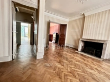 ORLEANS CITY CENTER and Banks of the Loire for sale beautiful TOWNHOUSE double reception, 5 bedrooms, wooden terrace on garden with garage