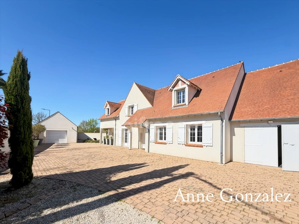 OLIVET SUD, à vendre superbe maison familiale de plus de 200 m2 avec maison d'amis et piscine chauffée dans un environnent calme et privilégié - 