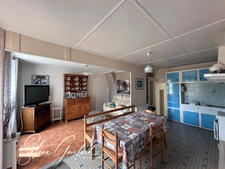 Maison familiale, proche du bourg, au calme