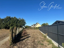 Terrain constructible, bourg, au calme