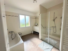 Maison avec une vie de plain-pied, PMR, 5 chambres, au calme