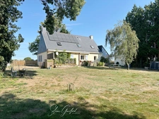 Belle maison familiale avec grand terrain arboré à Férel