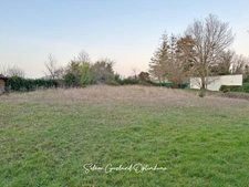 EN EXCLUSIVITE !! Terrain proche bourg