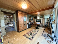 Maison en pierre mitoyenne, au calme, belle nature environnante