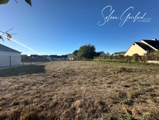 Terrain constructible, bourg, au calme