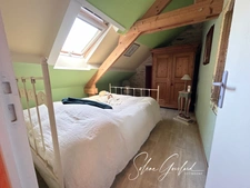 Maison en pierre mitoyenne, au calme, belle nature environnante