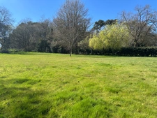 Terrain constructible, proche bourg, au calme