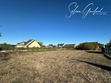 Terrain constructible, bourg, au calme