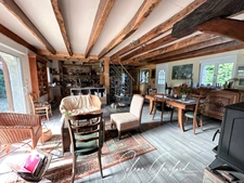 Maison en pierre mitoyenne, au calme, belle nature environnante