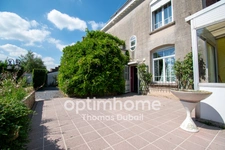 Maison de maître de 255 m² avec jardin