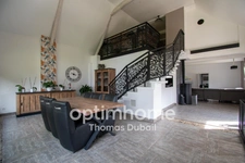 Maison atypique avec beaux volumes sur 2 000 m² de terrain