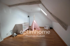 Maison atypique avec beaux volumes sur 2 000 m² de terrain
