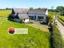 Maison avec grange et fort potentiel dans un environnement calme avec 3 000m² de terrain