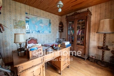 Maison avec grange et fort potentiel dans un environnement calme avec 3 000m² de terrain