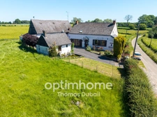 Maison avec grange et fort potentiel dans un environnement calme avec 3 000m² de terrain