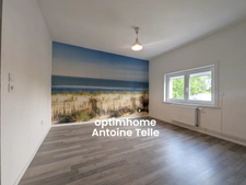 Élégante & attrayante bâtisse de village modernisée au cadre verdoyant avec un garage double & sans vis à vis à Poix du Nord