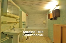 Catillon-sur-Sambre - Maison mitoyenne à conforter avec jardin clos