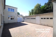 Maison individuelle bâtie sur 700m² - 3 voire 4 chambres, garages, remise et jardin clos