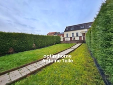 Le Cateau - Maison semi-individuelle à double accès avec garage, devanture & jardin clos sur 960m².