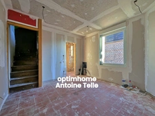 Opportunité à saisir - Maison individuelle avec cour véhicule, garage-dépendance & jardin clos