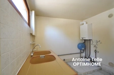 Maison individuelle bâtie sur 700m² - 3 voire 4 chambres, garages, remise et jardin clos