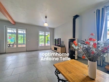 Élégante & attrayante bâtisse de village modernisée au cadre verdoyant avec un garage double & sans vis à vis à Poix du Nord