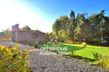 Pavillon individuel semi-plain-pied avec devanture, garage & jardin clos posé sur 640m² 