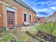 Le Cateau - Maison semi-individuelle à double accès avec garage, devanture & jardin clos sur 960m².
