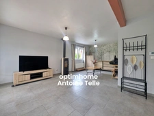Élégante & attrayante bâtisse de village modernisée au cadre verdoyant avec un garage double & sans vis à vis à Poix du Nord