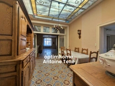 ? Redonnez vie cette de maison de 214m² avec exterieurs & garage, au cœur du Cateau !