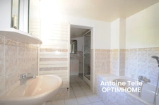 Maison individuelle bâtie sur 700m² - 3 voire 4 chambres, garages, remise et jardin clos