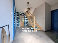 Élégante & attrayante bâtisse de village modernisée au cadre verdoyant avec un garage double & sans vis à vis à Poix du Nord