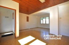Maison individuelle bâtie sur 700m² - 3 voire 4 chambres, garages, remise et jardin clos